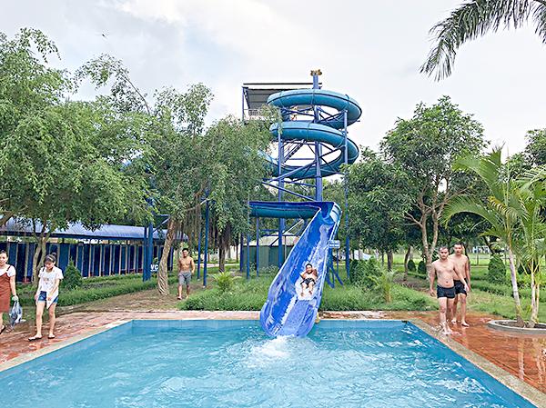 Tổ hợp vui chơi bao gồm cả các trò trượt ống mang đến cảm giác mạnh…