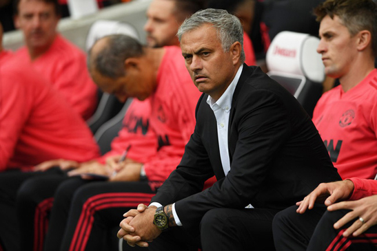  HLV Mourinho trải qua cơn ác mộng trên sân Amex khi M.U thua Brighton 2-3.