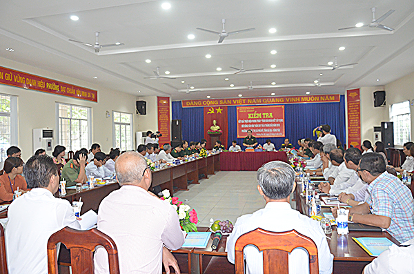 Quang cảnh buổi làm việc của Đoàn tại phường Phú Mỹ.