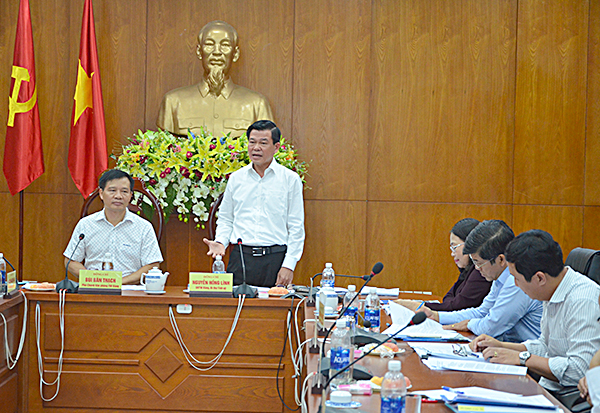 Đồng chí Nguyễn Hồng Lĩnh nêu những khó khăn vướng mắc của tỉnh trong thời gian qua. 