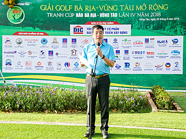 Đồng chí Trần Đình Khoa, Ủy viên Ban Thường vụ Tỉnh ủy, Phó Chủ tịch HĐND tỉnh phát biểu chào mừng Giải.