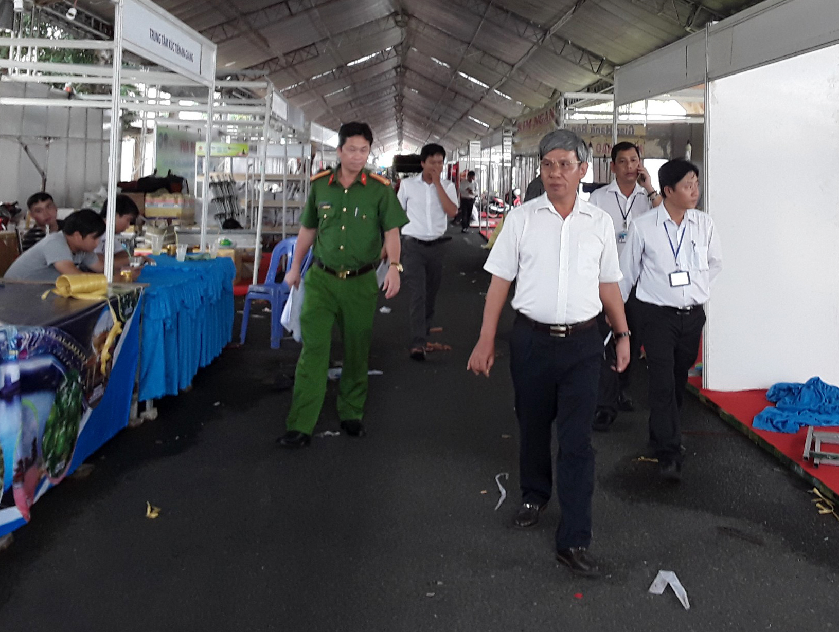 Đồng chí Nguyễn Lập, Chủ tịch UBND TP.Vũng Tàu kiểm tra công tác chuẩn bị tại khu vực hội chợ Festival Biển BR-VT 2018.
