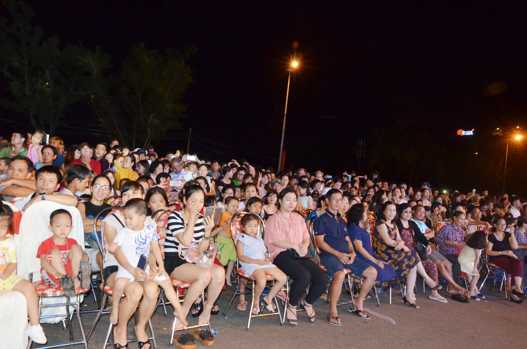 Chương trình thu hút khoảng 1.000 khán giả.