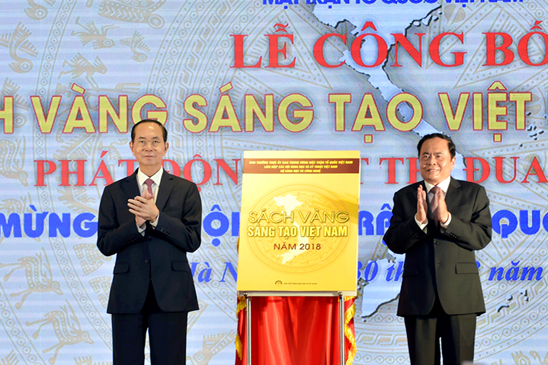 Chủ tịch nước Trần Đại Quang, Chủ tịch Ủy ban Trung ương MTTQVN Trần Thanh Mẫn khai trương, công bố Sách vàng  Sáng tạo Việt Nam 2018. Ảnh: NHẬT BẮC