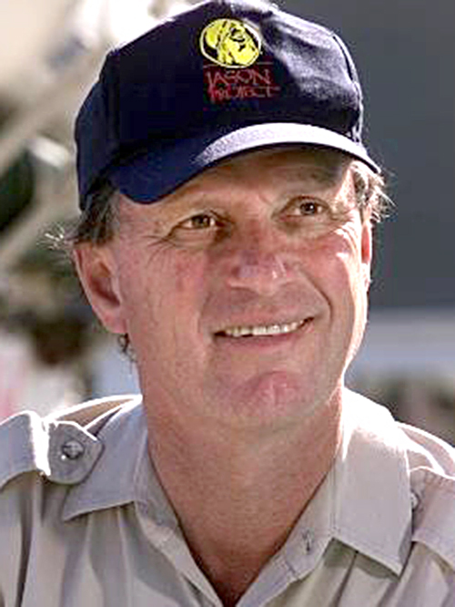Tiến sĩ Robert Ballard, người tìm ra xác tàu Titanic. 