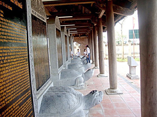 Bia Văn miếu Mao Điền.