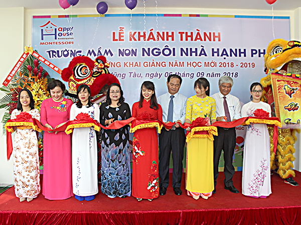 Nghi thức cắt băng khánh thành Trường MN Ngôi nhà hạnh phúc.