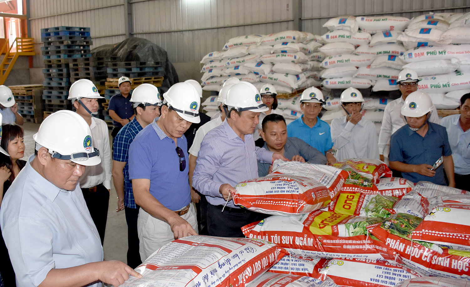 Nhà máy sản xuất phân bón Ong Biển (xã Tóc Tiên, TX.Phú Mỹ) tái chế chất thải hầm cầu thành phân bón hữu cơ.
