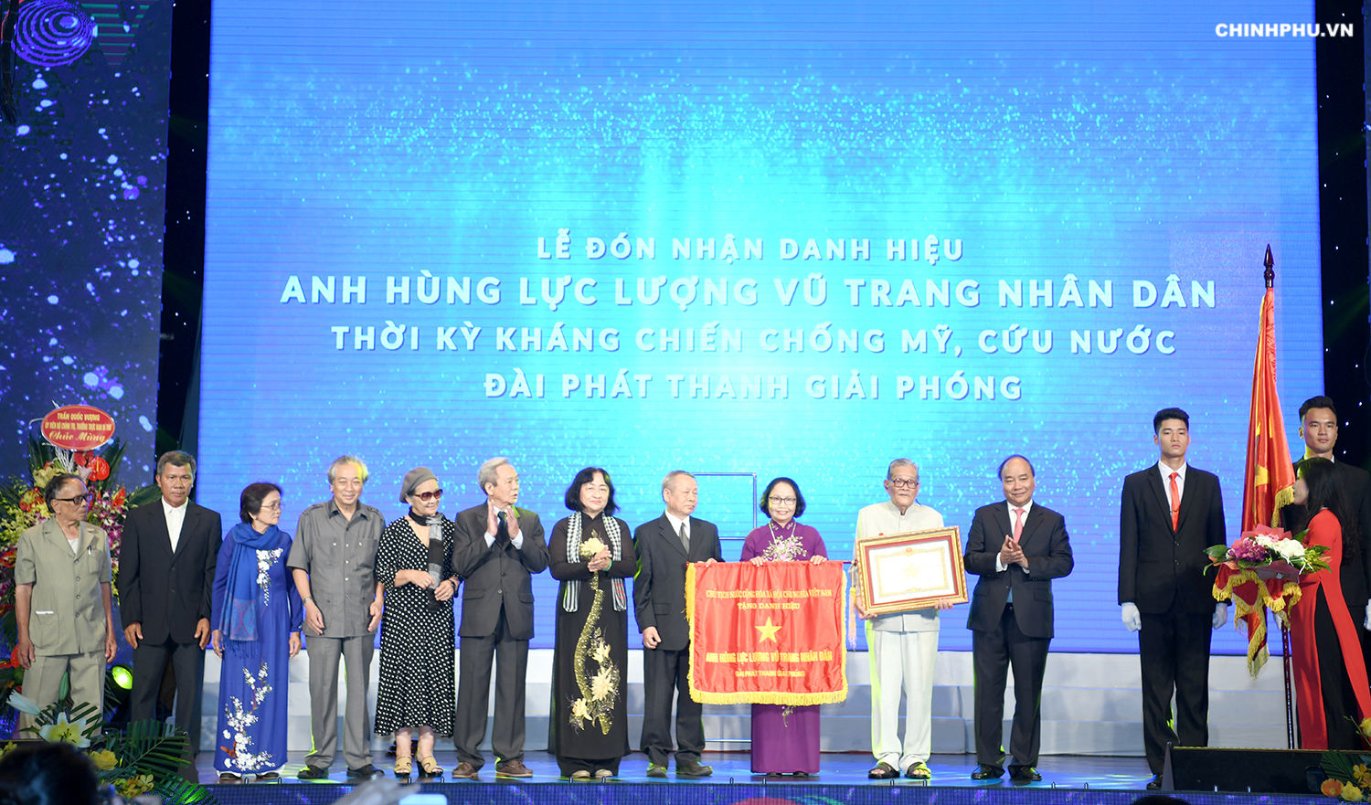 Thủ tướng Nguyễn Xuân Phúc trao danh hiệu Anh hùng Lực lượng vũ trang nhân dân cho Đài Phát thanh Giải phóng.