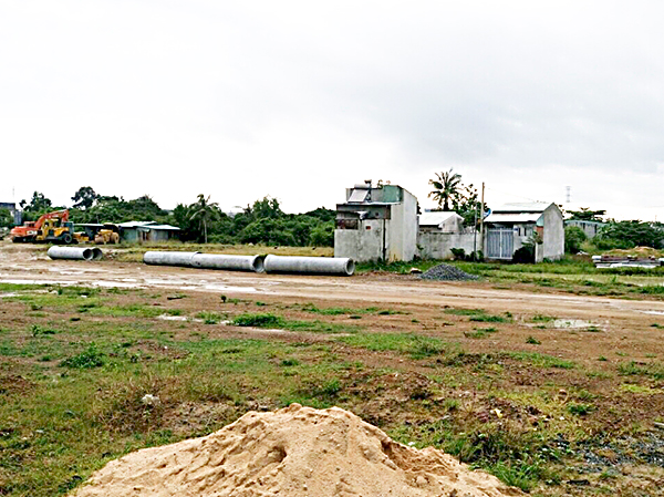 Công trình Khu TĐC Tây Bắc đường AIII (phường 12, TP.Vũng Tàu) đang còn vướng bàn giao mặt bằng chưa bàn giao, gây ảnh hưởng tiến độ thực hiện dự án.