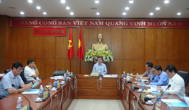 Đồng chí Nguyễn Hồng Lĩnh, Ủy viên Trung ương Đảng, Bí thư Tỉnh ủy, Chủ tịch HĐND tỉnh chủ trì cuộc họp.