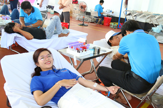 Đoàn viên, thanh niên huyện Đất Đỏ tham gia hiến máu.