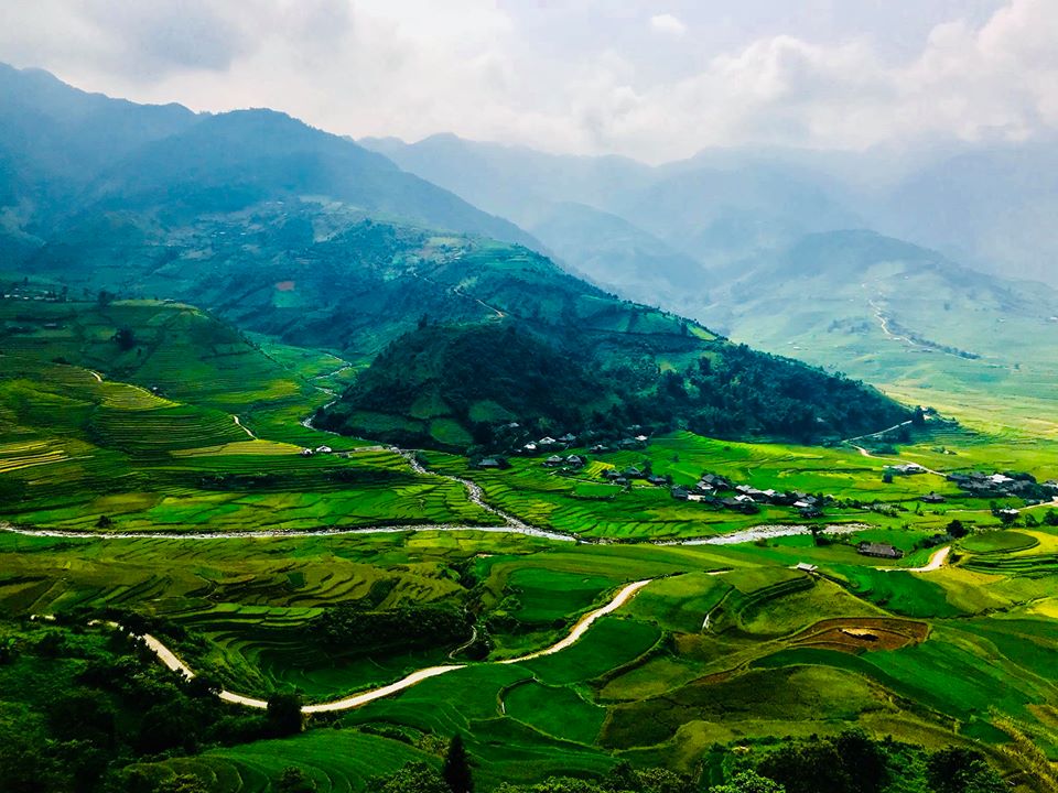 Những thung lũng rộng hút tầm mắt, ruộng bậc thang tầng tầng lớp lớp lượn sóng