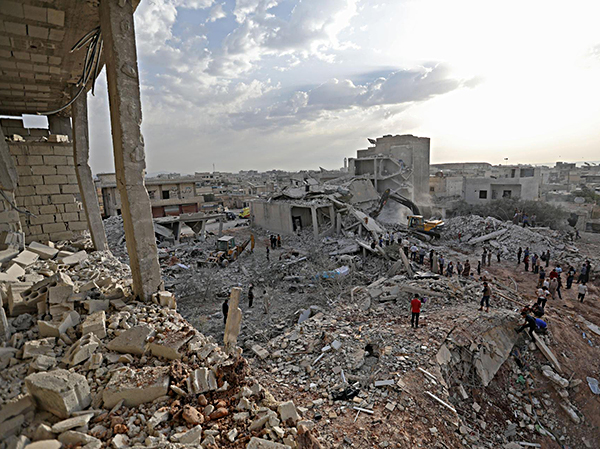 Cảnh đổ nát sau các vụ tấn công tại Idlib, Syria.