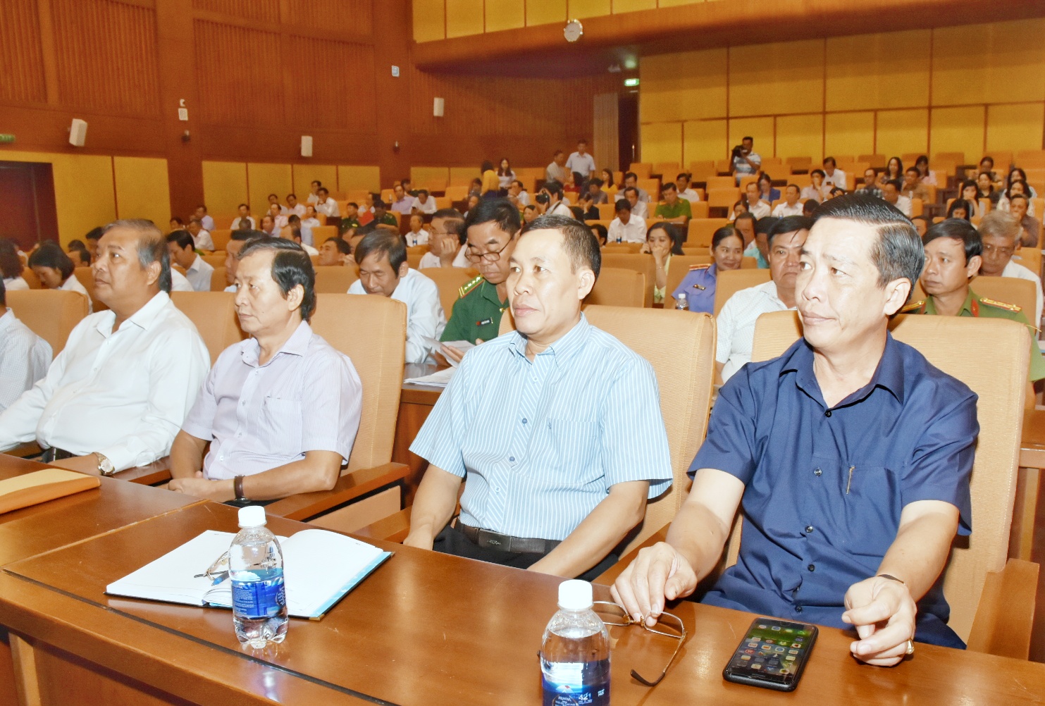 Các đồng chí cán bộ lãnh đạo chủ chốt của tỉnh tham dự hội nghị.