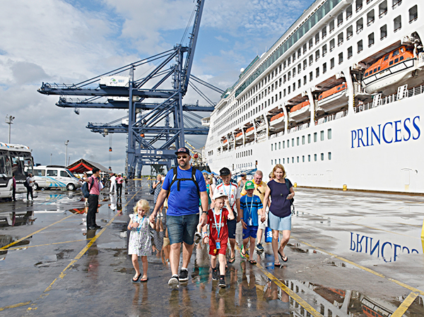 Du thuyền 5 sao Sun Princess cập cảng SSIT (TX.Phú Mỹ).