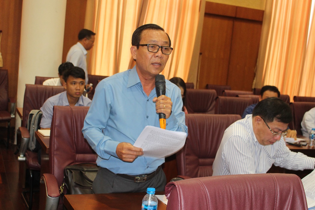 Cử tri Trần Văn Cường, Giám đốc Sở NN-PTNT phát biểu về chính sách tín dụng đóng mới, nâng cấp tàu cá theo Nghị định số 67/2014/NĐ-CP của Chính phủ; Nghị định 17/2018/NĐ-CP sửa đổi bổ sung Nghị định 67/2014/NĐ-CP.