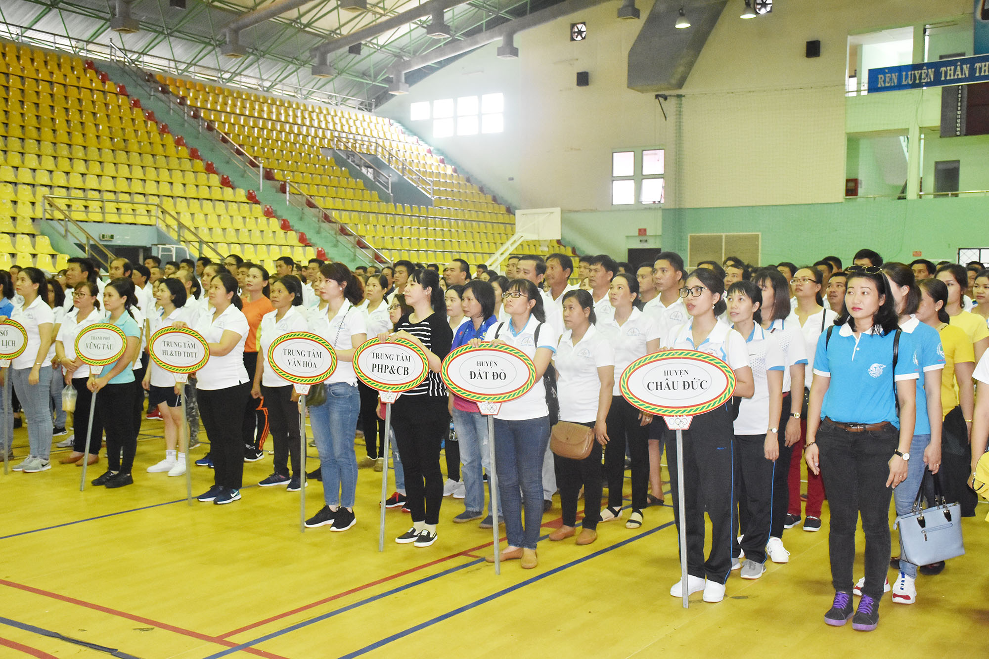 Hơn 600 VĐV về tham gia hội thao.