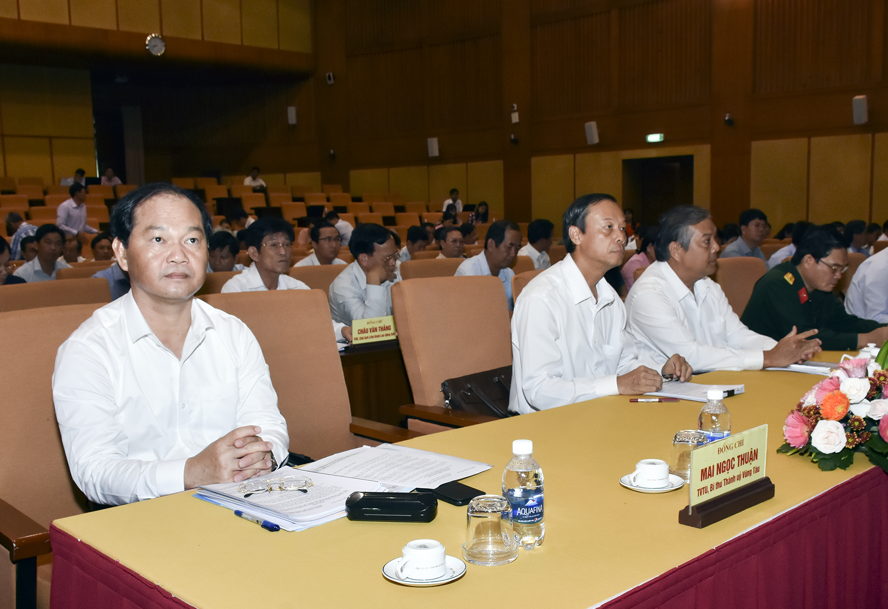 Các đồng chí Ủy viên Ban Thường vụ Tỉnh ủy tham dự hội nghị.