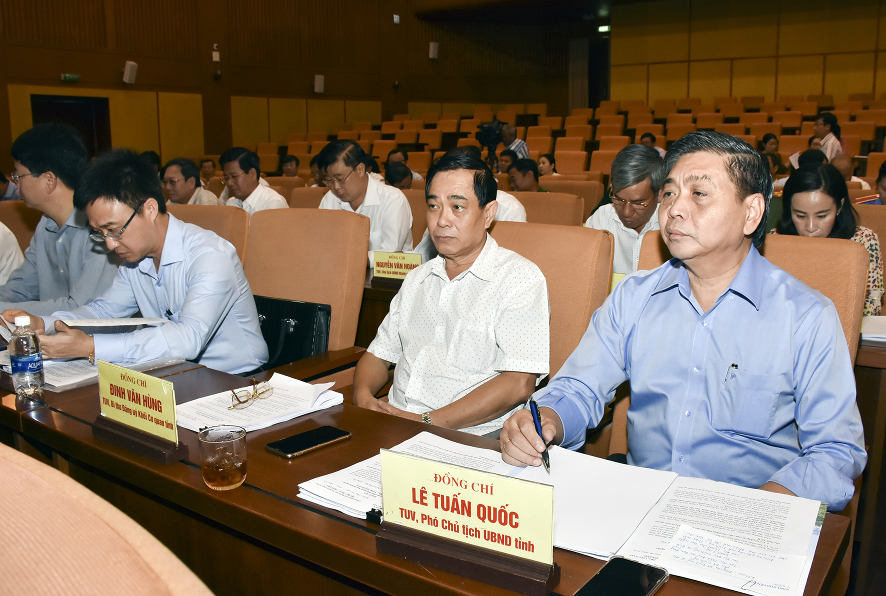 Các đồng chí Ủy viên Ban Chấp hành Đảng bộ tỉnh tham dự hội nghị.