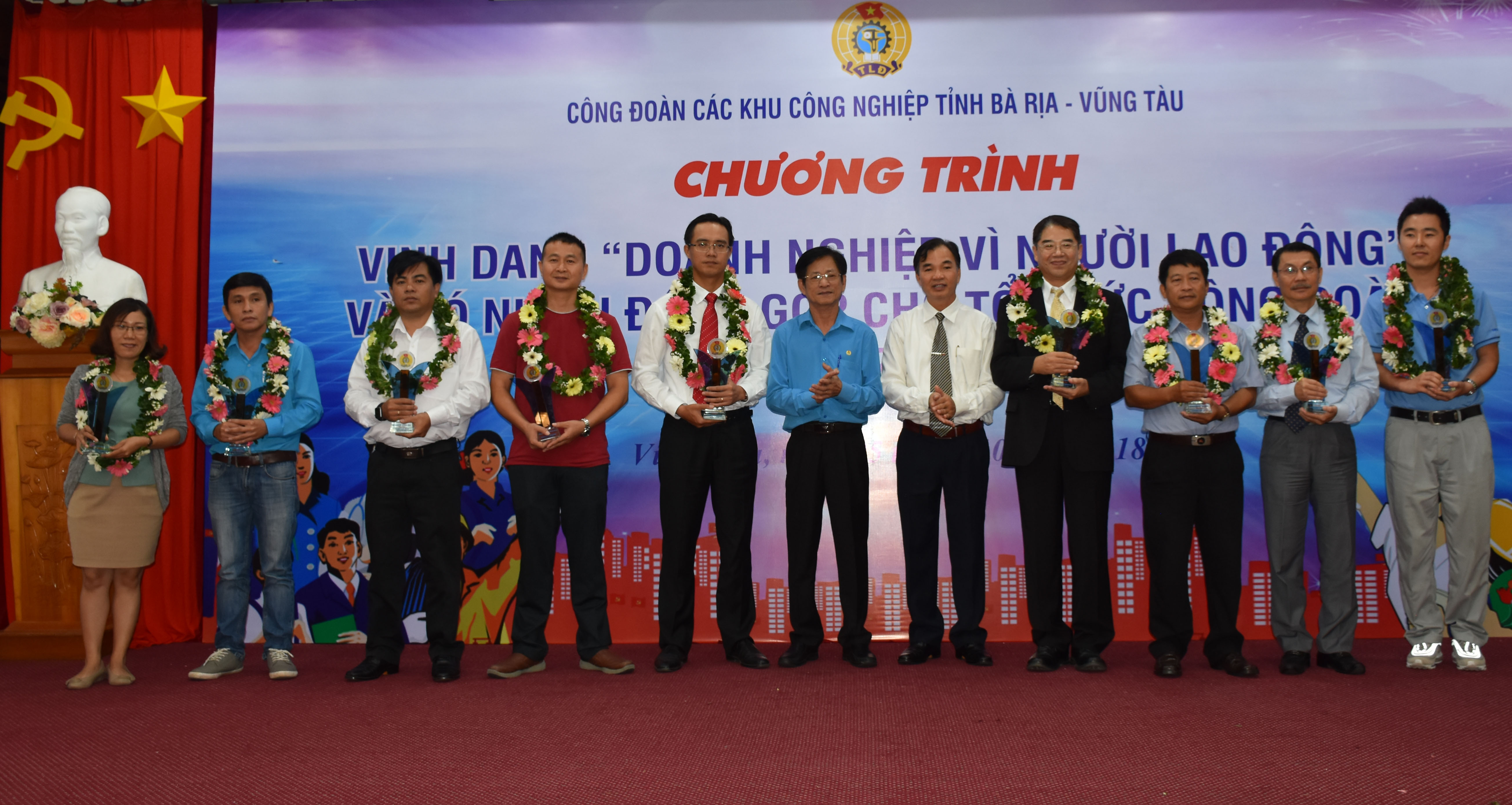 Các DN được CĐ Các KCN vinh danh “Doanh nghiệp vì người lao động”.