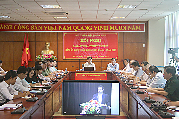 Đồng chí Nguyễn Văn Thắng, Phó Trưởng Ban Tuyên giáo Tỉnh ủy chủ trì hội nghị tại điểm cầu BR-VT.