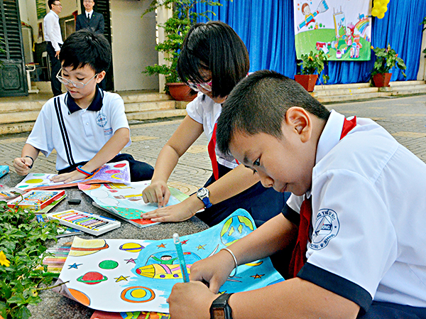 HS Trường TH Trưng Vương tham dự cuộc thi.