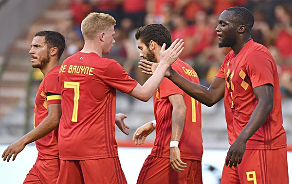 Lukaku (bìa phải) có đối tác tuyệt vời ở tuyển Bỉ như Hazard và De Bruyne.