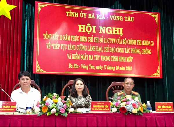 Các đồng chí: Nguyễn Thị Yến, Phó Bí thư Thường trực Tỉnh ủy, Trưởng Đoàn ĐBQH tỉnh; Nguyễn Thanh Tịnh, Phó Chủ tịch UBND tỉnh; Đại tá Bùi Văn Thảo, Giám đốc Công an tỉnh chủ trì hội nghị.
