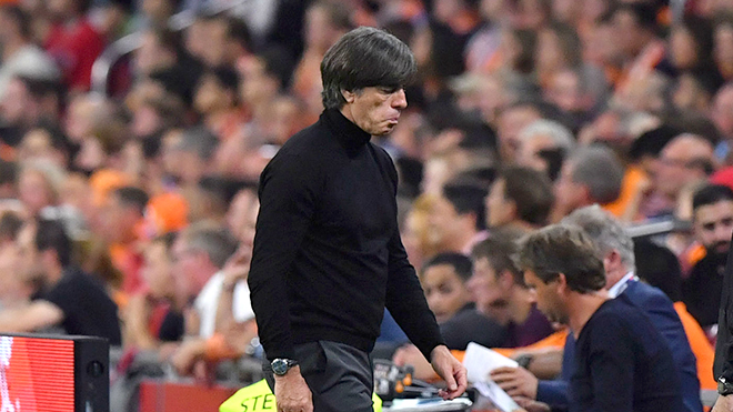 HLV Joachim Loew đang phải hứng chịu muôn vàn lời chỉ trích sau chuỗi trận sa sút không phanh  cùng đội tuyển Đức.