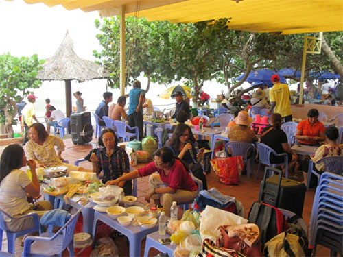 Các khu du lịch cộng đồng tại Hòn Rơm (TP. Phan Thiết) thu hút đông khách nội địa