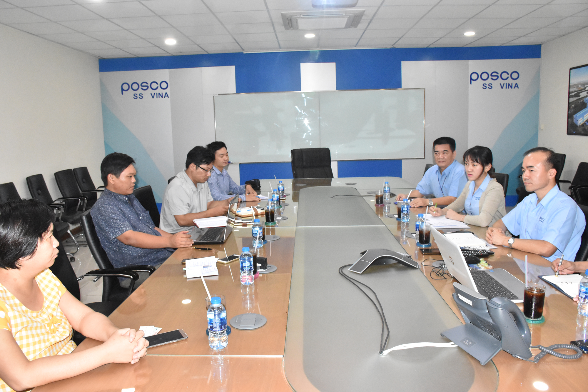 Các cơ quan báo chí trao đổi với lãnh đạo Công ty Posco SS Vina chiều 24-10.