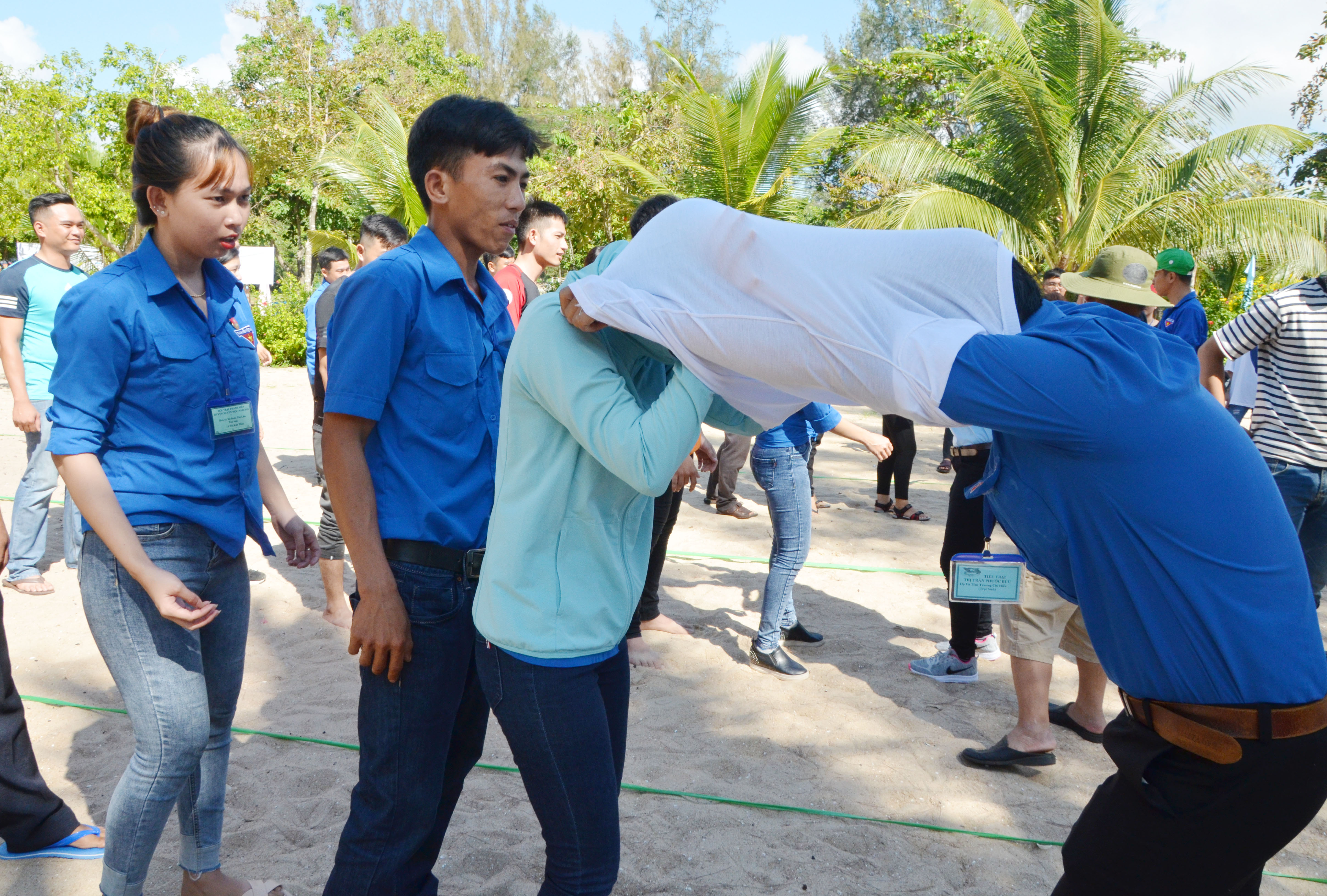 Đoàn viên, thanh niên huyện Xuyên Mộc tham gia trò chơi  vận động tại Hội trại “Tôi yêu Tổ quốc tôi”.