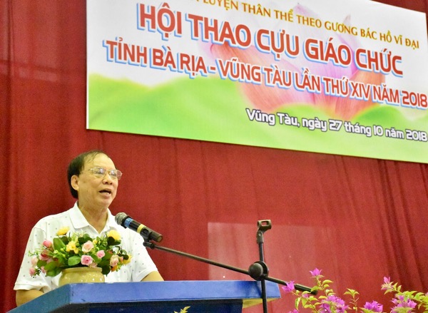 Ông Nguyễn Ngọc Nguyện, Phó Chủ tịch Hội cựu giáo chức tỉnh BR-VT phát biểu khai mạc hội thao.