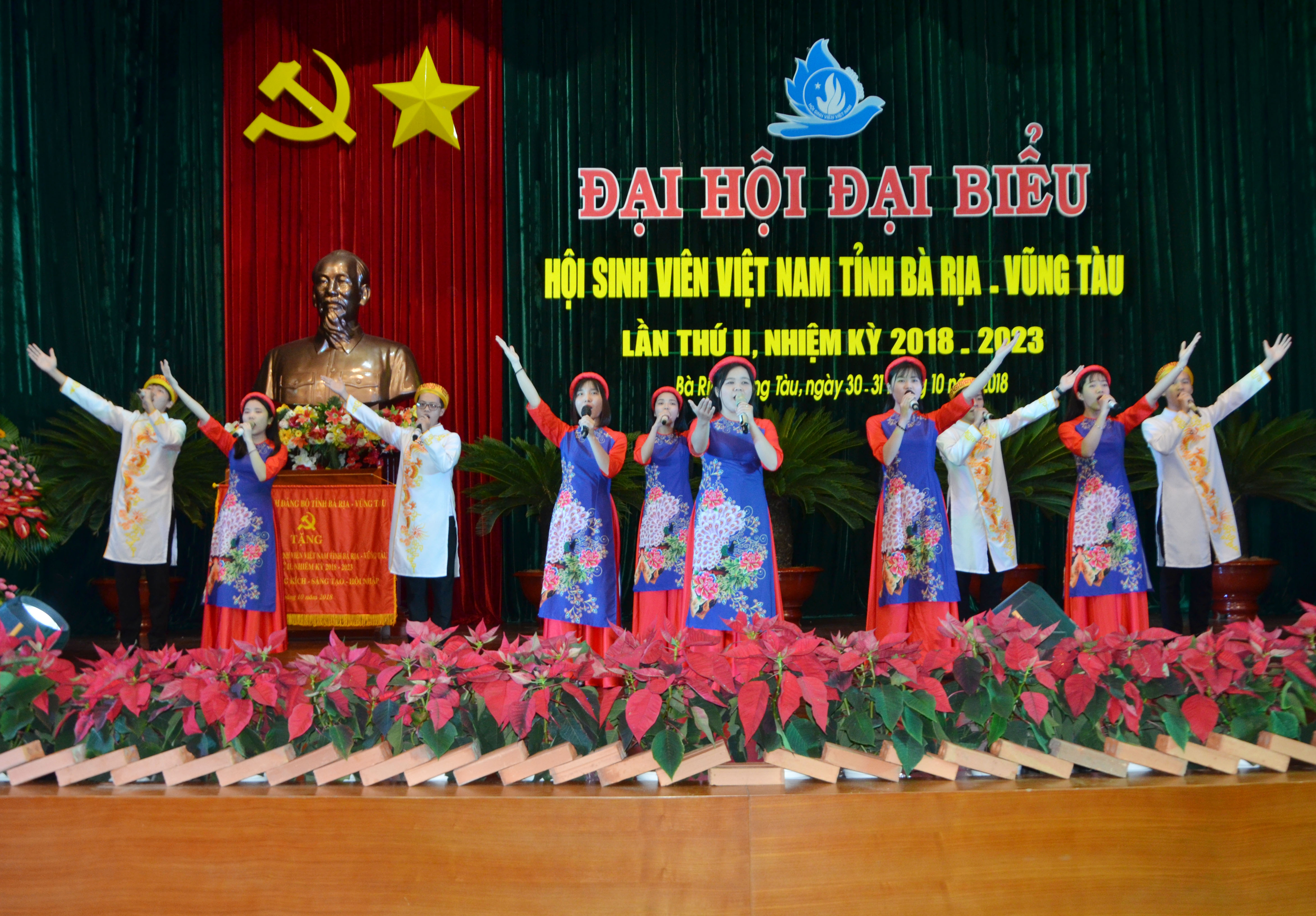 Một tiết mục văn nghệ chào mừng Đại hội.