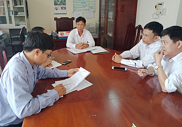 Lãnh đạo TAND huyện Long Điền trao đổi với phóng viên Báo Bà Rịa-Vũng Tàu liên quan tới bản án dân sự sơ thẩm số 24/2018/DSST về giải quyết tranh chấp thừa kế tài sản trong gia tộc bà Nguyễn Thị Minh Hoàng.