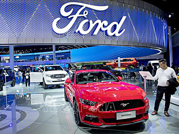Xe Mustang Ford trưng bày tại một cuộc triển lãm ô tô quốc tế ở Thượng Hải, Trung Quốc.