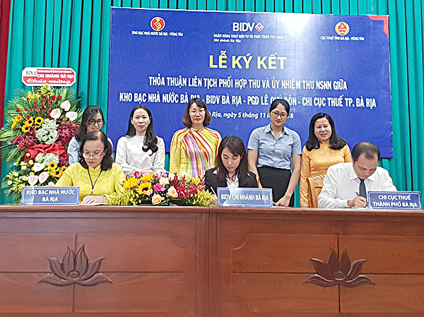 Đại diện Kho bạc Nhà nước tỉnh, Chi cục Thuế TP.Bà Rịa và BIDV Chi nhánh Bà Rịa ký kết thỏa thuận liên tịch phối hợp thu và ủy nhiệm thu ngân sách Nhà nước.