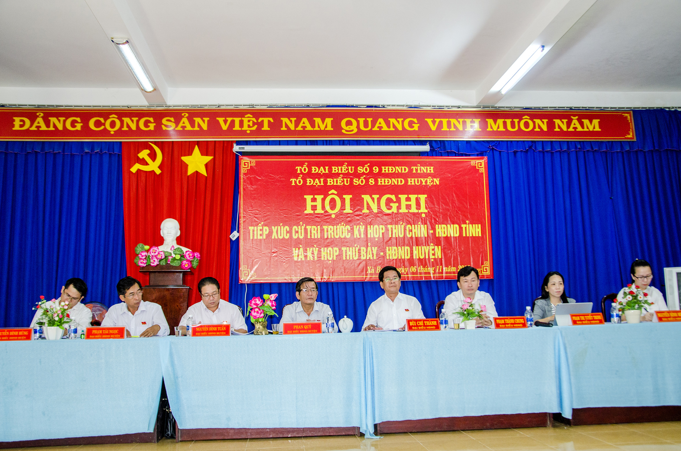 Tổ đại biểu số 9 HĐND tỉnh và Tổ đại biểu số 8 HĐND huyện Châu Đức TXCT xã Xà Bang và xã Cù Bị (huyện Châu Đức). Ảnh: BẢO KHÁNH.