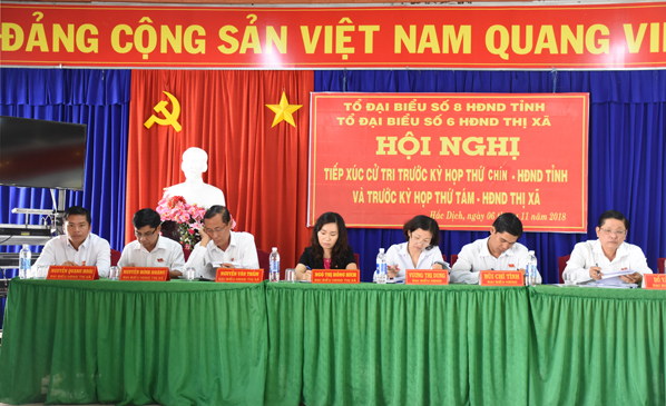 Tổ đại biểu số 8 HĐND tỉnh và Tổ đại biểu số 6 HĐND TX.Phú Mỹ TXCT phường Hắc Dịch, TX.Phú Mỹ. Ảnh: TUYẾT MAI