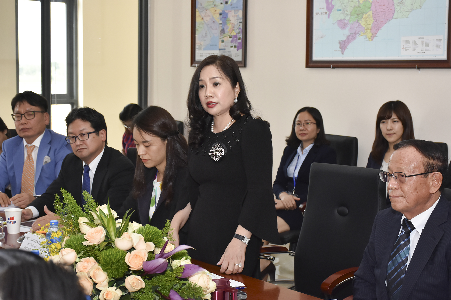 Bà Nguyễn Thị Thảo Nhi, Chủ tịch HĐQT kiêm Tổng Giám đốc Công ty CP Thanh Bình Phú Mỹ-chủ đầu tư KCN CS Phú Mỹ 3 báo cáo với nguyên Chủ tịch nước Trương Tấn Sang về tình hình hoạt động của KCN.