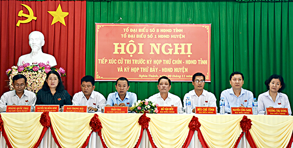 Tổ đại biểu số 8 HĐND tỉnh và Tổ đại biểu số 1 HĐND huyện Châu Đức tiếp xúc cử tri xã Nghĩa Thành. Ảnh: AN HẠ