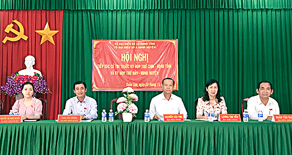Tổ đại biểu số 10 HĐND tỉnh và Tổ đại biểu số 4 HĐND huyện Châu Đức tiếp xúc cử tri xã Bình Trung và xã Xuân Sơn (huyện Châu Đức). Ảnh: TRÚC GIANG