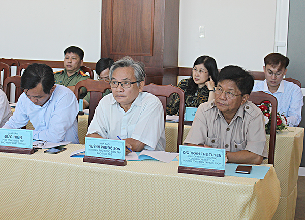 Các đại biểu tham dự hội nghị.