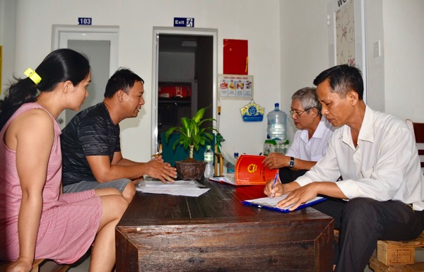 Thanh tra Sở Du lịch làm việc với chủ khách sạn Thiên Phú.