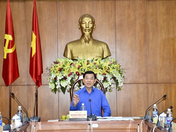 Đồng chí Nguyễn Hồng Lĩnh, Ủy viên Trung ương Đảng, Bí thư Tỉnh ủy, Chủ tịch HĐND tỉnh chủ trì cuộc họp.