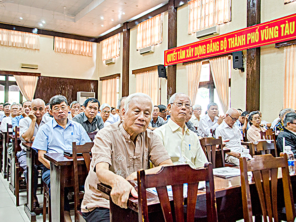 Các đại biểu tham dự hội nghị “Thông tin thời sự trong nước và quốc tế” quý IV-2018 do Thành ủy Vũng Tàu tổ chức. Ảnh: MẠNH THẮNG