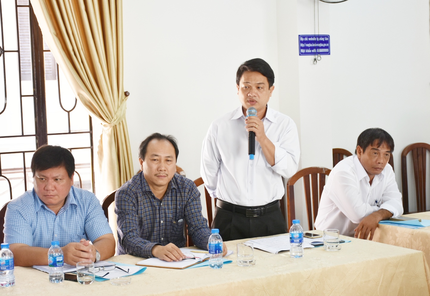 Ông Phạm Ngọc Quế, Giám đốc Điện lực TP. Vũng Tàu cho biết, đến 17h ngày 26-11, hầu như toàn thành phố đã có điện. Hệ thống điện rải rác trong khu dân cư và trạm biến áp Đồn Biên phòng Chí Linh đến trưa 27-11 đã khắc phục hoàn toàn.
