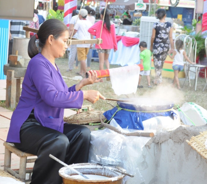 Lễ hội Bánh tráng phơi sương Trảng Bàng lần thứ II diễn ra từ ngày 20 – 25-12.