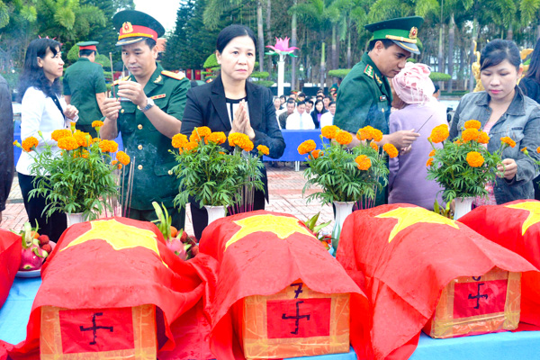 Tổ chức an táng hài cốt liệt sĩ tại Nghĩa trang Liệt sĩ liên huyện Long Điền - Đất Đỏ.